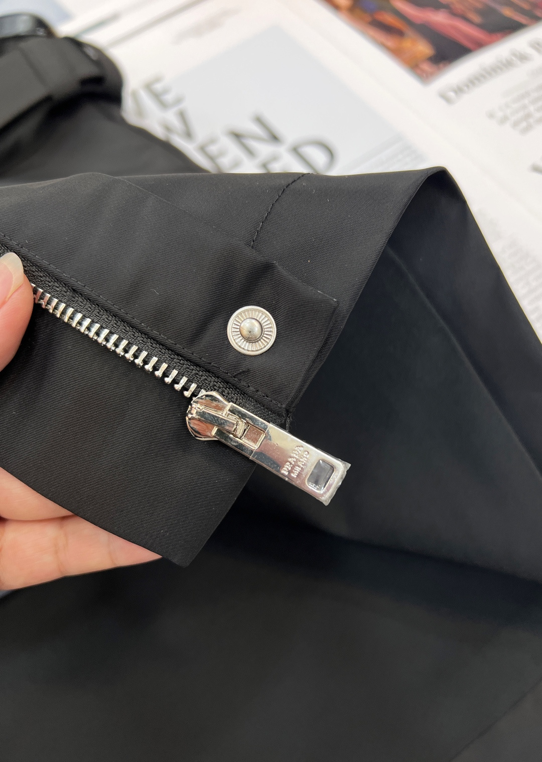 🆕Prada 尼龙机能风A字半身裙，26春夏高阶精准还原Prada标志性尼龙面料与金属三角标细节，原厂级