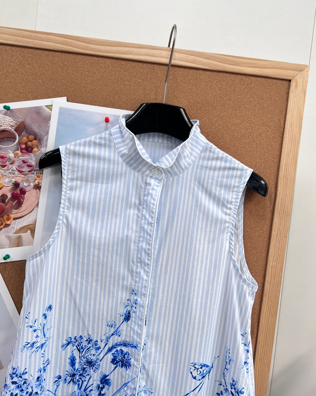 🆕💙Dior 26春夏水墨印花无袖连衣裙，把法式花园穿在身上，清冷松弛感直接拉满立领无袖衬衫版型，清爽利