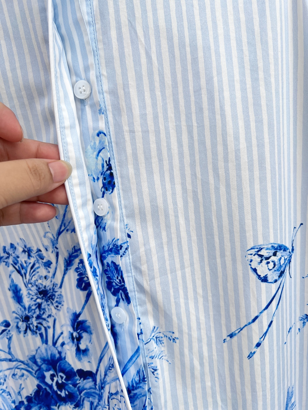 🆕💙Dior 26春夏水墨印花无袖连衣裙，把法式花园穿在身上，清冷松弛感直接拉满立领无袖衬衫版型，清爽利