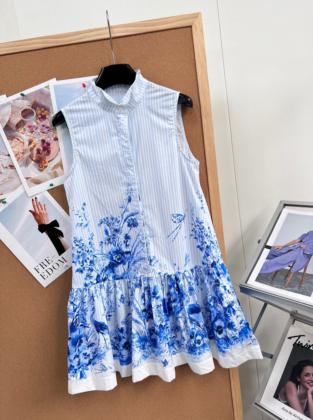 🆕💙Dior 26春夏水墨印花无袖连衣裙，把法式花园穿在身上，清冷松弛感直接拉满立领无袖衬衫版型，清爽利