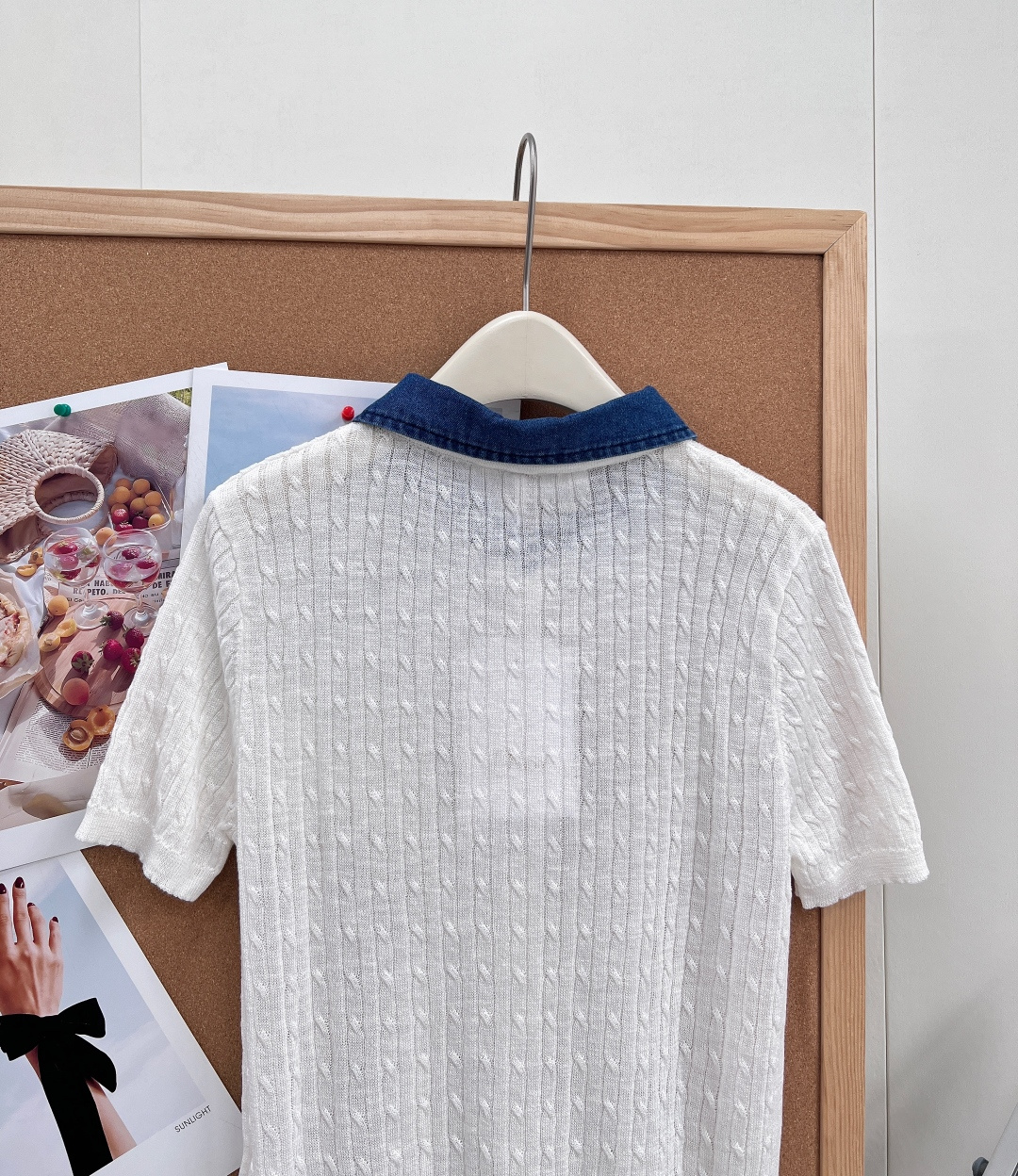 🆕Dior26春夏新款撞色针织短袖开衫✨复古牛仔翻领拼接设计直接戳中审美，水洗深蓝牛仔领+肌理竖纹针织，