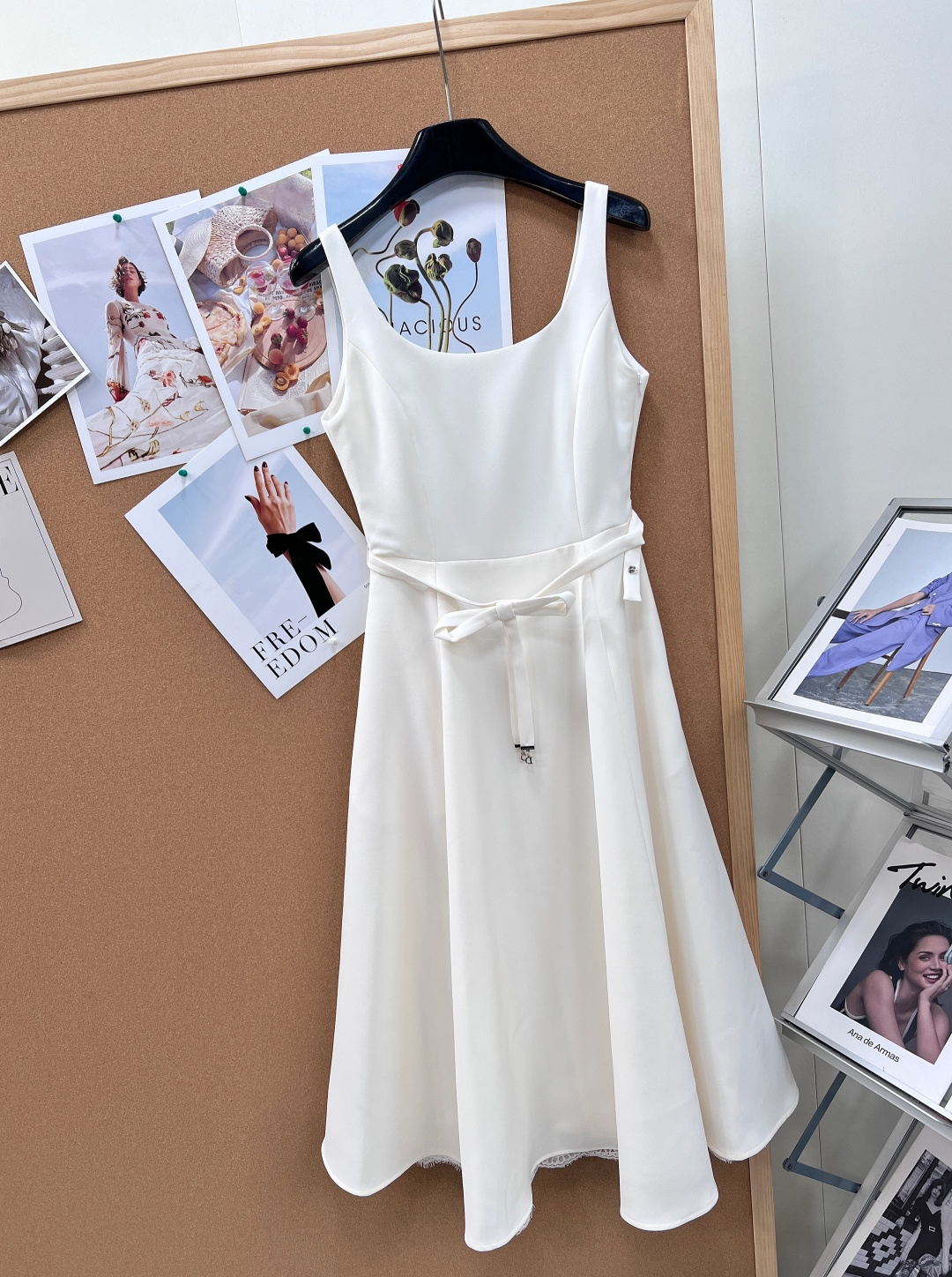 🆕Dior26春夏限定吊带连衣裙，法式优雅永不过时利落大方领吊带勾勒绝美肩颈锁骨，自带清冷贵气滤镜高垂顺
