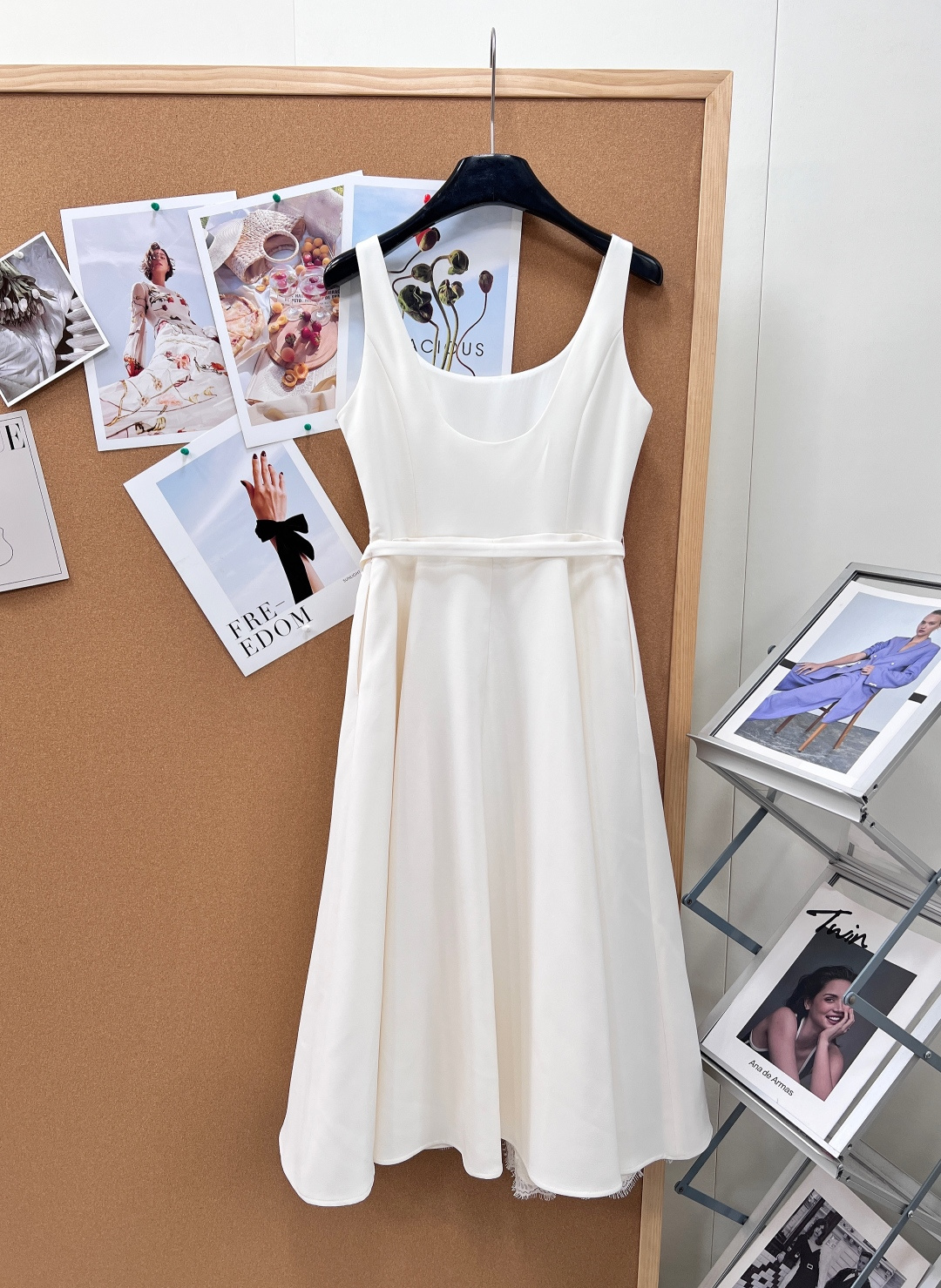 🆕Dior26春夏限定吊带连衣裙，法式优雅永不过时利落大方领吊带勾勒绝美肩颈锁骨，自带清冷贵气滤镜高垂顺