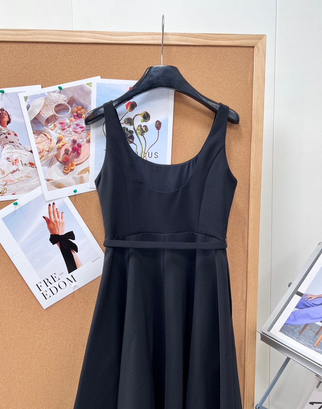🆕Dior26春夏限定吊带连衣裙，法式优雅永不过时利落大方领吊带勾勒绝美肩颈锁骨，自带清冷贵气滤镜高垂顺