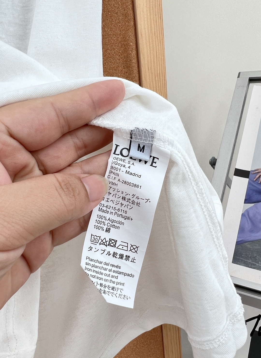🆕LOEWE罗家新款V领竹节棉短袖T恤，V领经过无数次调试，既有效修饰脸型效果，拉长颈部线条又不过分暴露