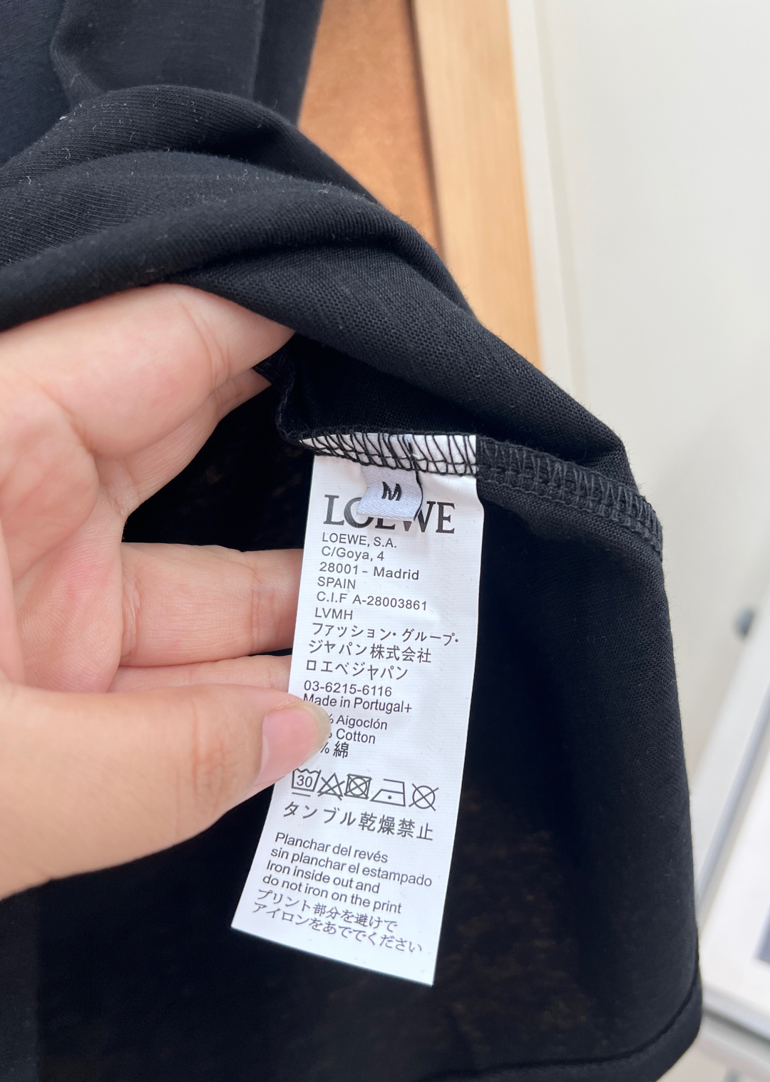 🆕LOEWE罗家新款V领竹节棉短袖T恤，V领经过无数次调试，既有效修饰脸型效果，拉长颈部线条又不过分暴露