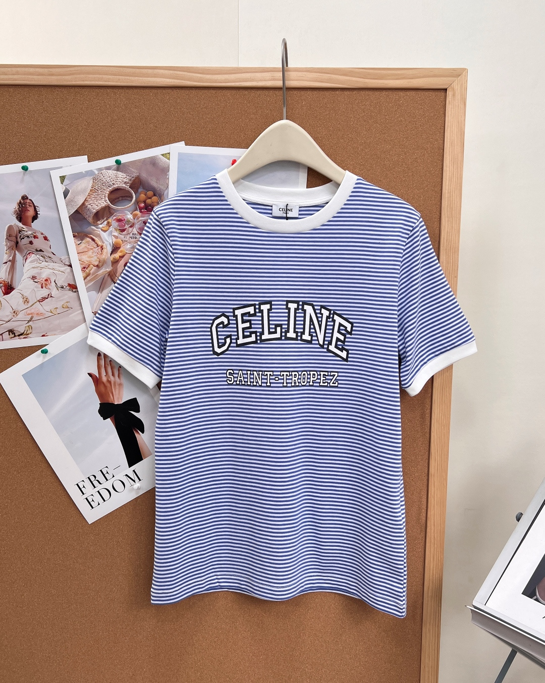 🆕Celine复古条纹字母短袖，法式休闲氛围感刚需款，经典海魂细条纹版型，自带南法度假松弛感，撞色白边圆