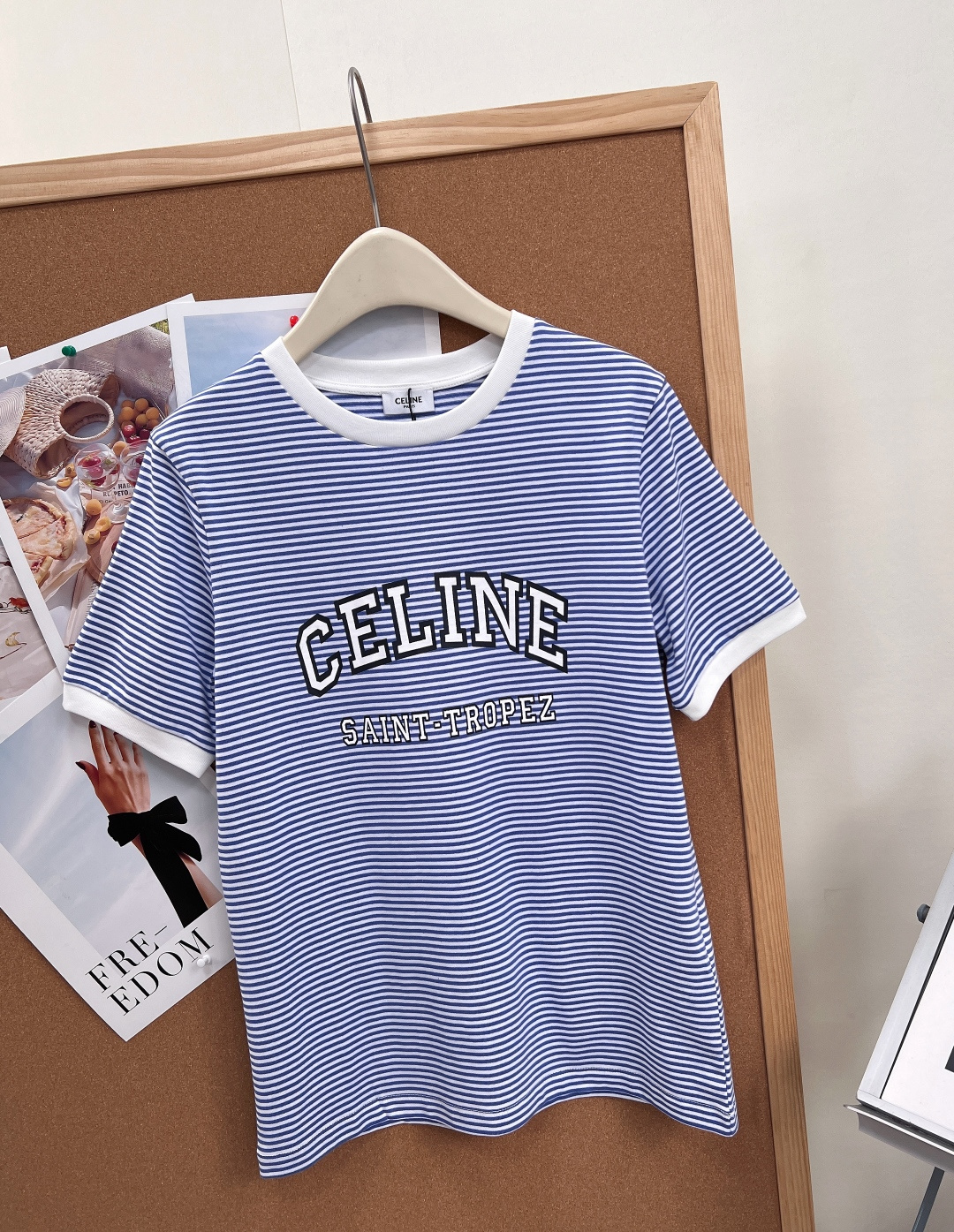 🆕Celine复古条纹字母短袖，法式休闲氛围感刚需款，经典海魂细条纹版型，自带南法度假松弛感，撞色白边圆