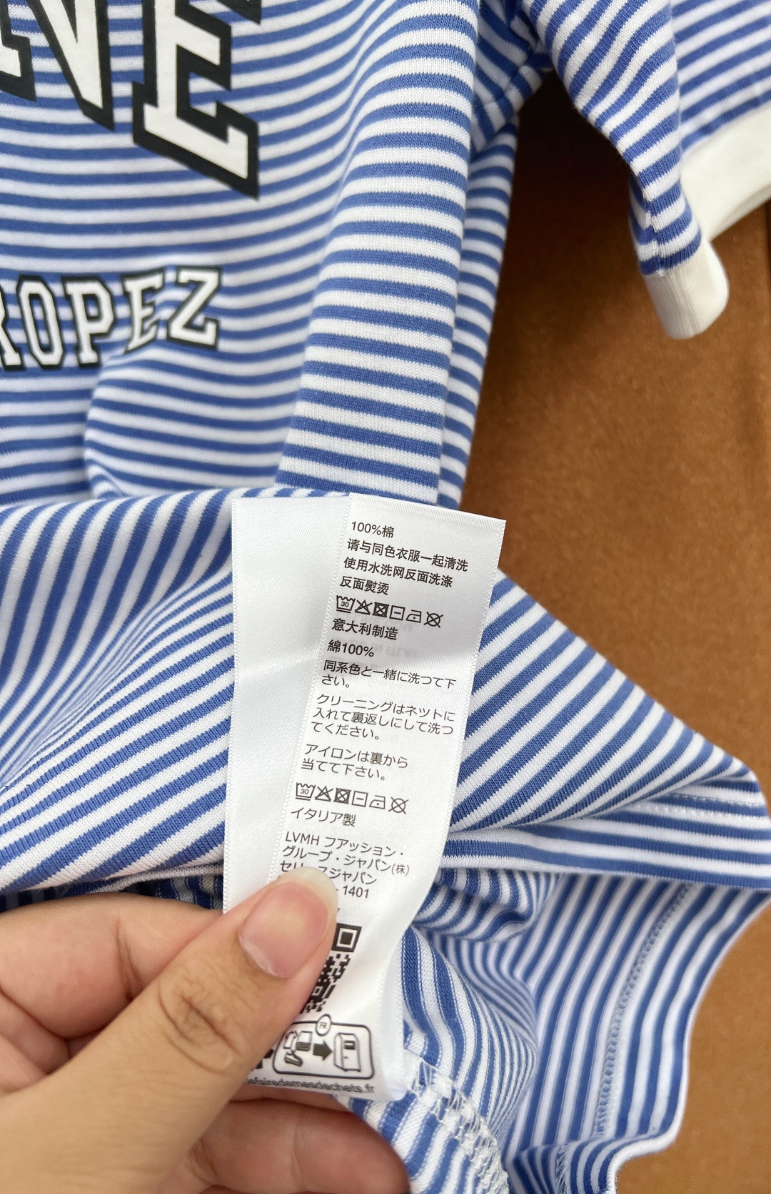 🆕Celine复古条纹字母短袖，法式休闲氛围感刚需款，经典海魂细条纹版型，自带南法度假松弛感，撞色白边圆