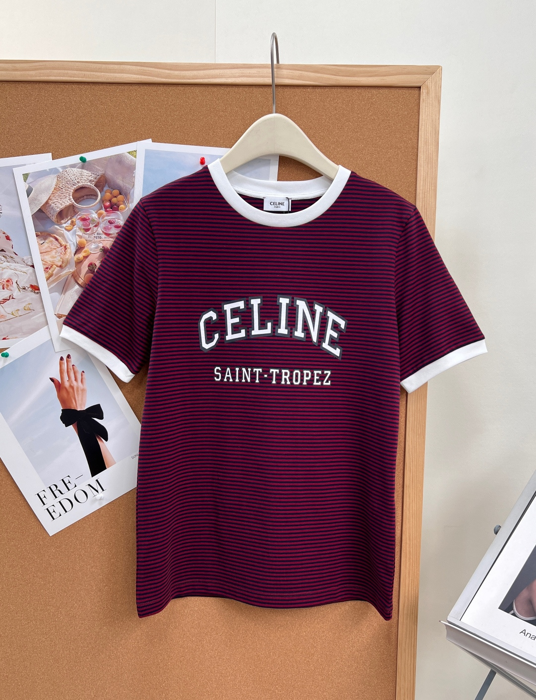 🆕Celine复古条纹字母短袖，法式休闲氛围感刚需款，经典海魂细条纹版型，自带南法度假松弛感，撞色白边圆