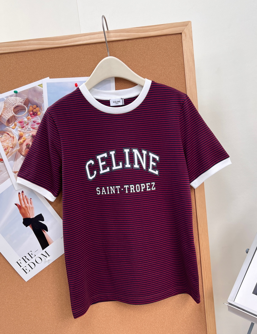 🆕Celine复古条纹字母短袖，法式休闲氛围感刚需款，经典海魂细条纹版型，自带南法度假松弛感，撞色白边圆