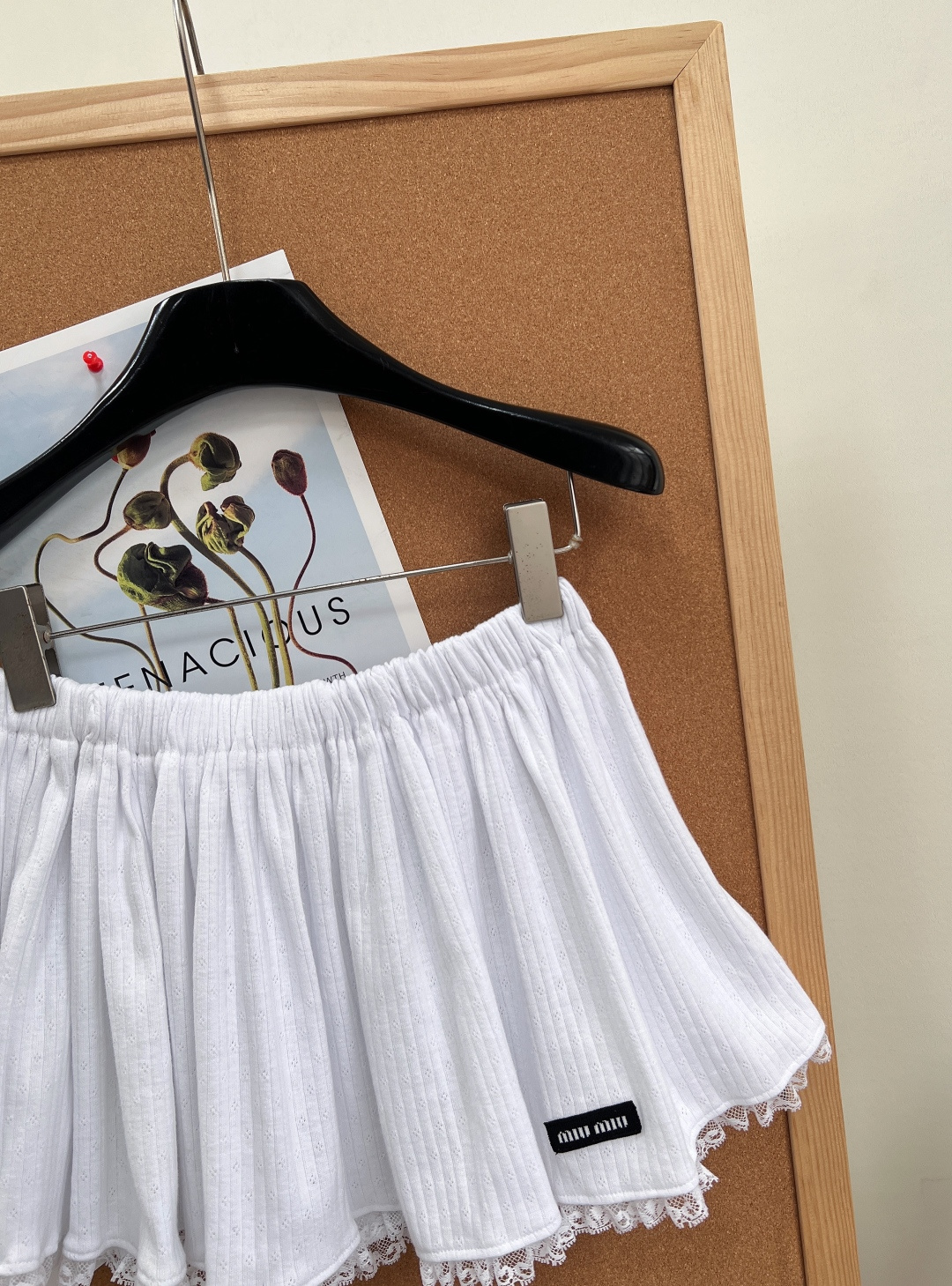 🆕Miu Miu 26春夏新款蕾丝罗纹百褶短裙，甜妹少女本命半裙，自带miumiu标志性富家少女氛围，把