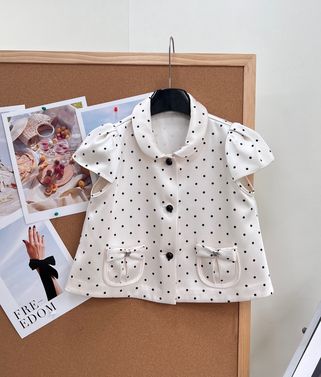 NO:892132,Top, skirt, JORYA26SS French milk white polka dot suit, an exclusive outfit for rich sweet girls!  The classic black and white polka dots collide with the soft milky white background, and the retro French atmosphere is directly filled. The complete set eliminates the worry of matching, and you can capture the gentle girly temperament with just one click for commuting and dating. - The design highlight of the top is that the baby lapel is paired with playful short puff sleeves to weaken the shoulder width and modify the arm lines; the short and loose A-line cut hides the waist and abdominal muscles, and is super friendly to fat figures.  Three retro black buttons open and close the front, symmetrical double patch pockets are paired with a trimmed bow, and the bow is embellished with exquisite diamond-embellished small labels. The details are light, luxurious and layered. The short version naturally raises the waistline and optimizes the proportion of the head and body. The smooth satin fabric has a delicate and soft light, and the drape is stiff and not easy to wrinkle. The upper body is refreshing and breathable, making it light and burdenless to wear in spring and summer.  -The highlight of the skirt design is a set of A-line short skirts with the same fabric and polka dots. The high-waisted cut tightens the waistline. The short skirt length can easily be worn to create a long-leg proportion; the bilaterally symmetrical bow pockets echo the top, and the whole set is designed to be complete and unified. The whole set is a gentle Korean retro sweet girl style, with a milky white background that softens the skin tone. The small polka dots come with a retro filter, and the bow element adds a girlish sense of sophistication, without being sweet or tacky.  - Complete set design, easy to match, one set unlocks multiple ways of wearing; the satin fabric has a high-grade texture and is not easy to deform, the polka dot printing is even and clear, and the bow diamond pockets have exquisite details. The combination of loose top + high-waisted A-line skirt can be controlled by small people and pear-shaped figures. The gentle suit is just in need in the spring and summer of 26, and it looks great when worn alone or layered. Three standards are complete, and the goods are released!  Size sml,,skirts,T-shirt,19860909上衣 半裙 JORYA26SS法式奶白波点套装,富家甜妹专属成套穿搭！经典黑白小波点碰撞柔和奶白底色,复古法式氛围感直接拉满,成套穿搭省去搭配烦恼,通勤约会一键拿捏温柔少女气质. -上衣设计亮点,娃娃翻领搭配俏皮小飞泡泡短袖,弱化肩宽、修饰手臂线条；短款宽松A字剪裁,藏住腰腹肉肉,对微胖身材超友好. 正面三颗复古黑纽扣开合,对称双贴袋搭配镶边蝴蝶结,蝴蝶结点缀精致钻饰小标,细节轻奢有层次,短款版型自然拉高腰线,优化头身比例. 缎面顺滑面料自带细腻柔光,垂坠挺括不易皱,上身清爽透气,春夏穿轻盈无负担. -半裙设计亮点,同面料同波点成套A字短裙,高腰剪裁收紧腰线,短款裙长轻松穿出长腿比例；双侧对称蝴蝶结口袋和上衣呼应,整套设计完整统一. 整套是温柔韩系复古甜妹风,奶白底色柔和衬肤色,小波点自带复古滤镜,蝴蝶结元素增添少女精致感,不甜腻不俗气. -成套设计省心搭配,一套解锁多种穿法；缎面面料质感高级不易变形,波点印花均匀清晰,蝴蝶结钻饰口袋细节精致.宽松上衣+高腰A字半裙组合,小个子、梨形身材都能驾驭,26春夏刚需温柔系套装,单穿叠穿都出彩.三标齐全,大货出！ 尺码sml,,skirts,T-shirt,,Women's clothing
