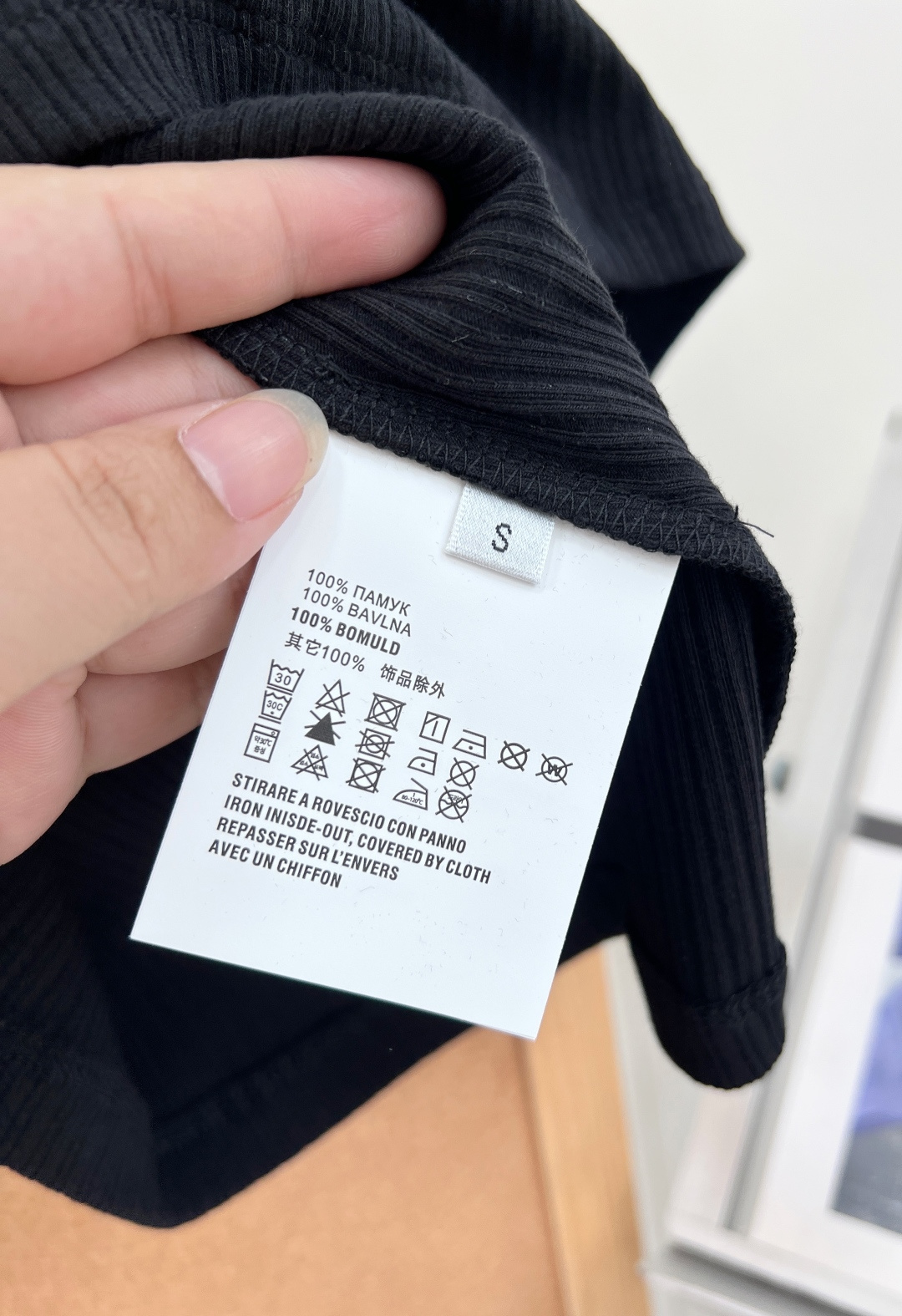 🆕Loewe 26早秋金属调节扣坑条针织背心｜松弛感万能基础款，黑白两色经典基础配色，适配所有穿搭风格，