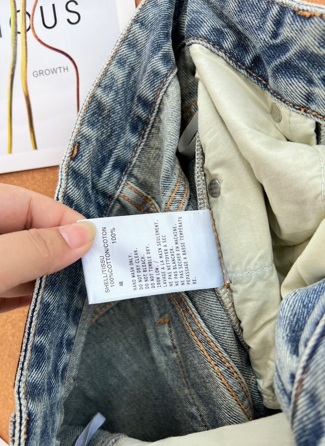 🆕LOEWE2026春夏新款口袋刺绣牛仔裤，选用纯棉牛仔面料，定制五金，双重酵素洗水固色，做工精细，高端