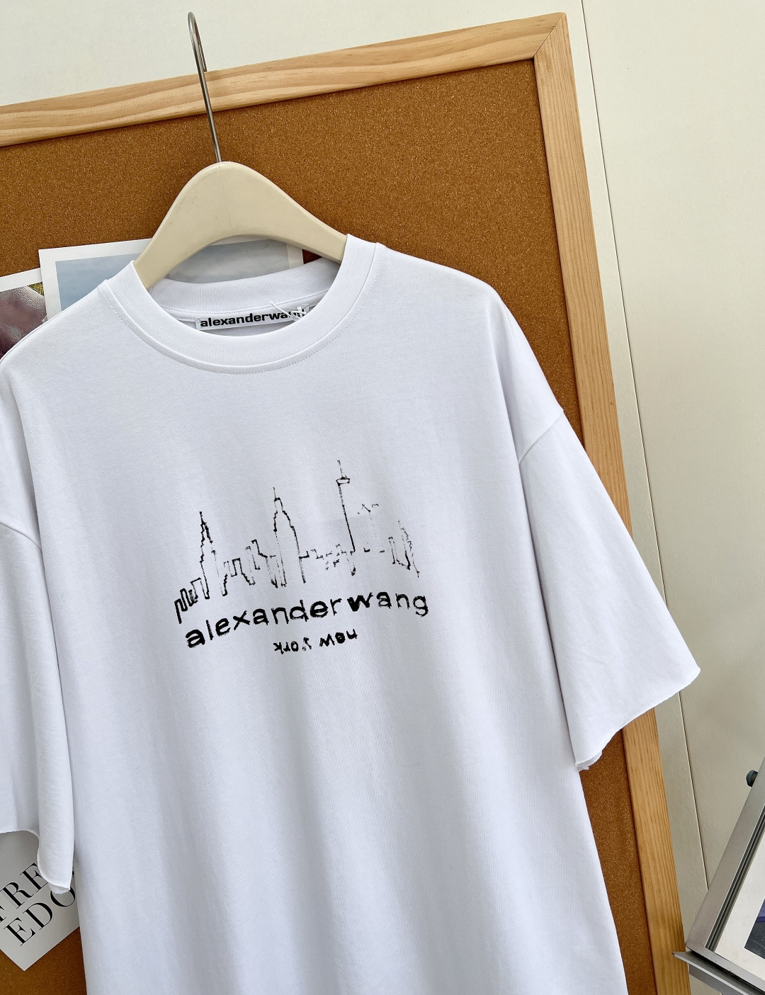 🆕Alexander Wang 2026新款城市天际线短袖，极简黑白高级调性，中性无性别剪裁，男生女生上