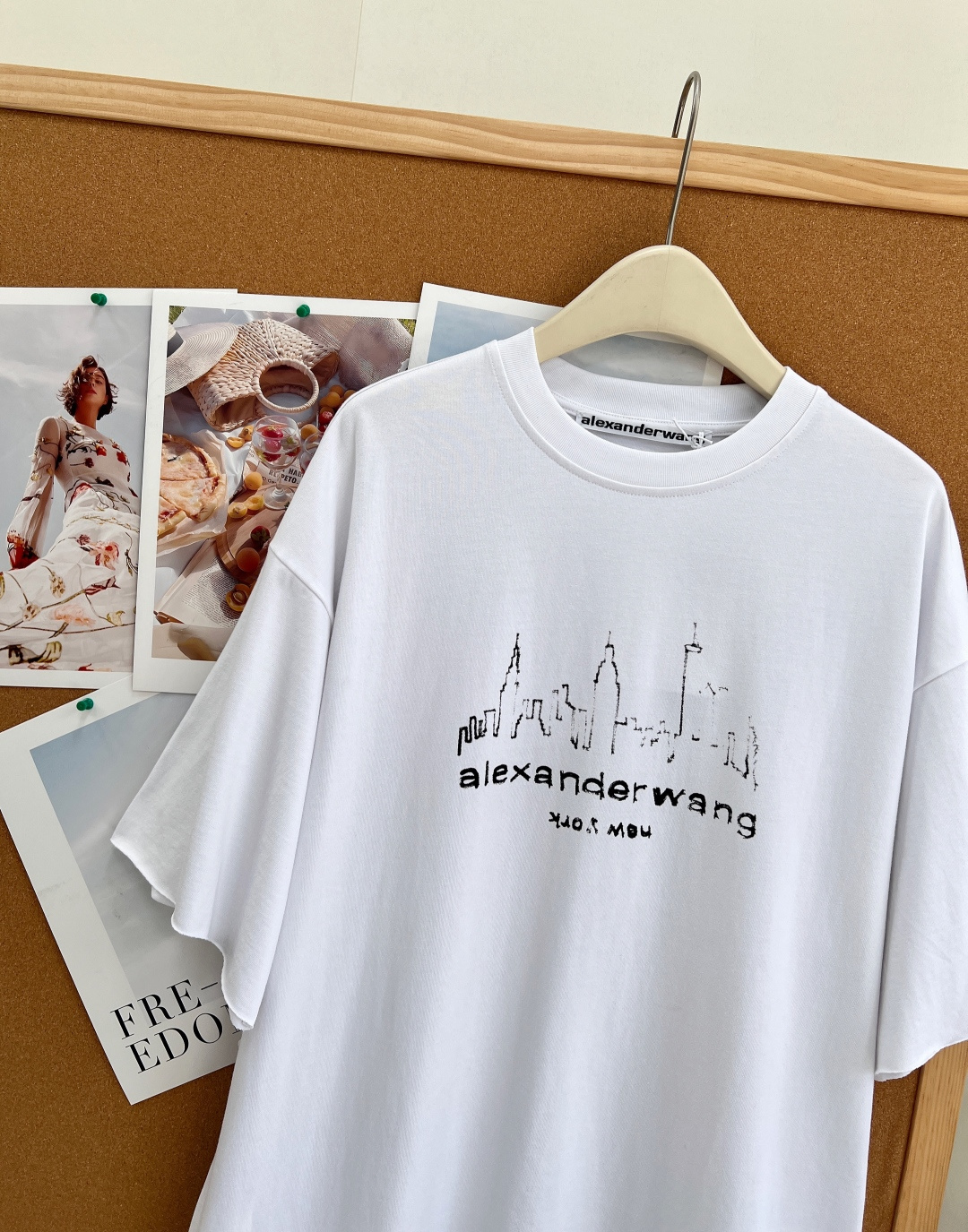 🆕Alexander Wang 2026新款城市天际线短袖，极简黑白高级调性，中性无性别剪裁，男生女生上