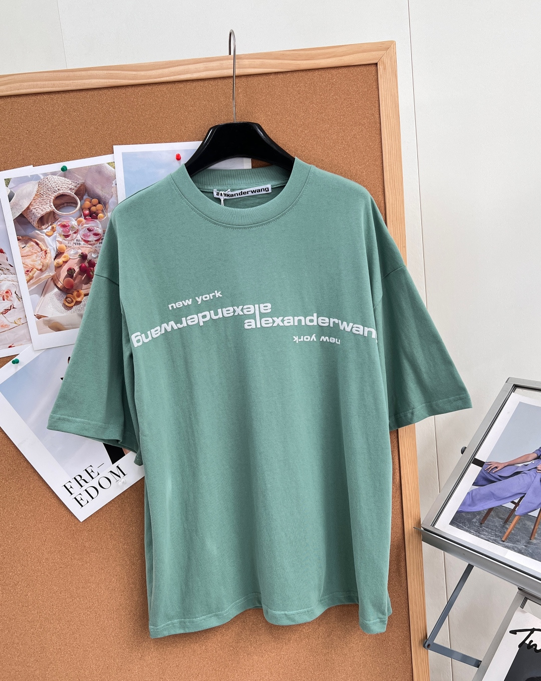 🆕Alexander Wang 2026新款发泡斜字母短袖，全新发泡印花系列，正面斜向倒置品牌标识搭配n