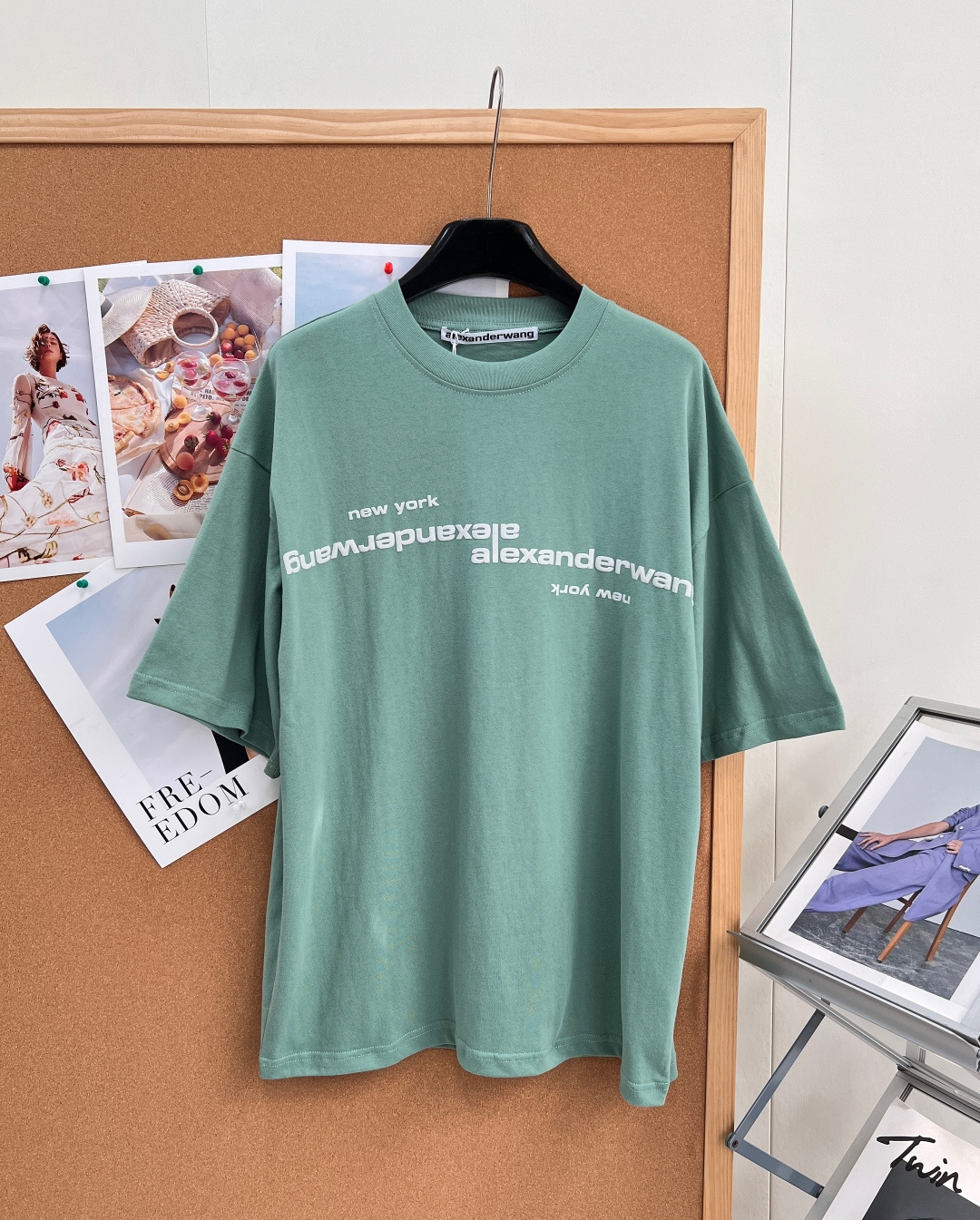 🆕Alexander Wang 2026新款发泡斜字母短袖，全新发泡印花系列，正面斜向倒置品牌标识搭配n