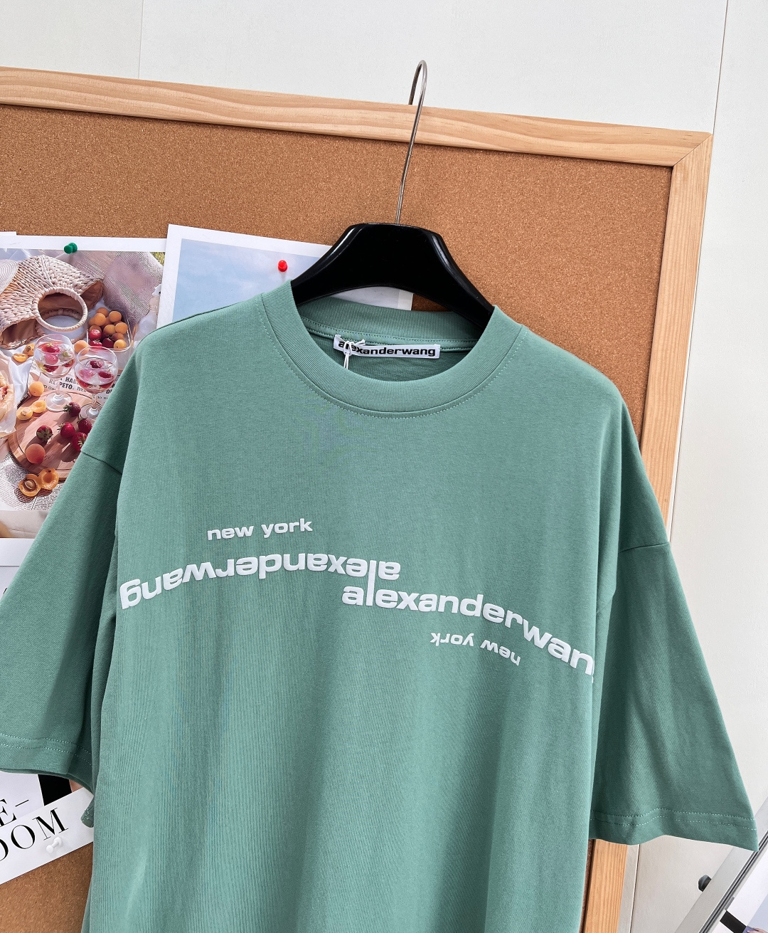 🆕Alexander Wang 2026新款发泡斜字母短袖，全新发泡印花系列，正面斜向倒置品牌标识搭配n