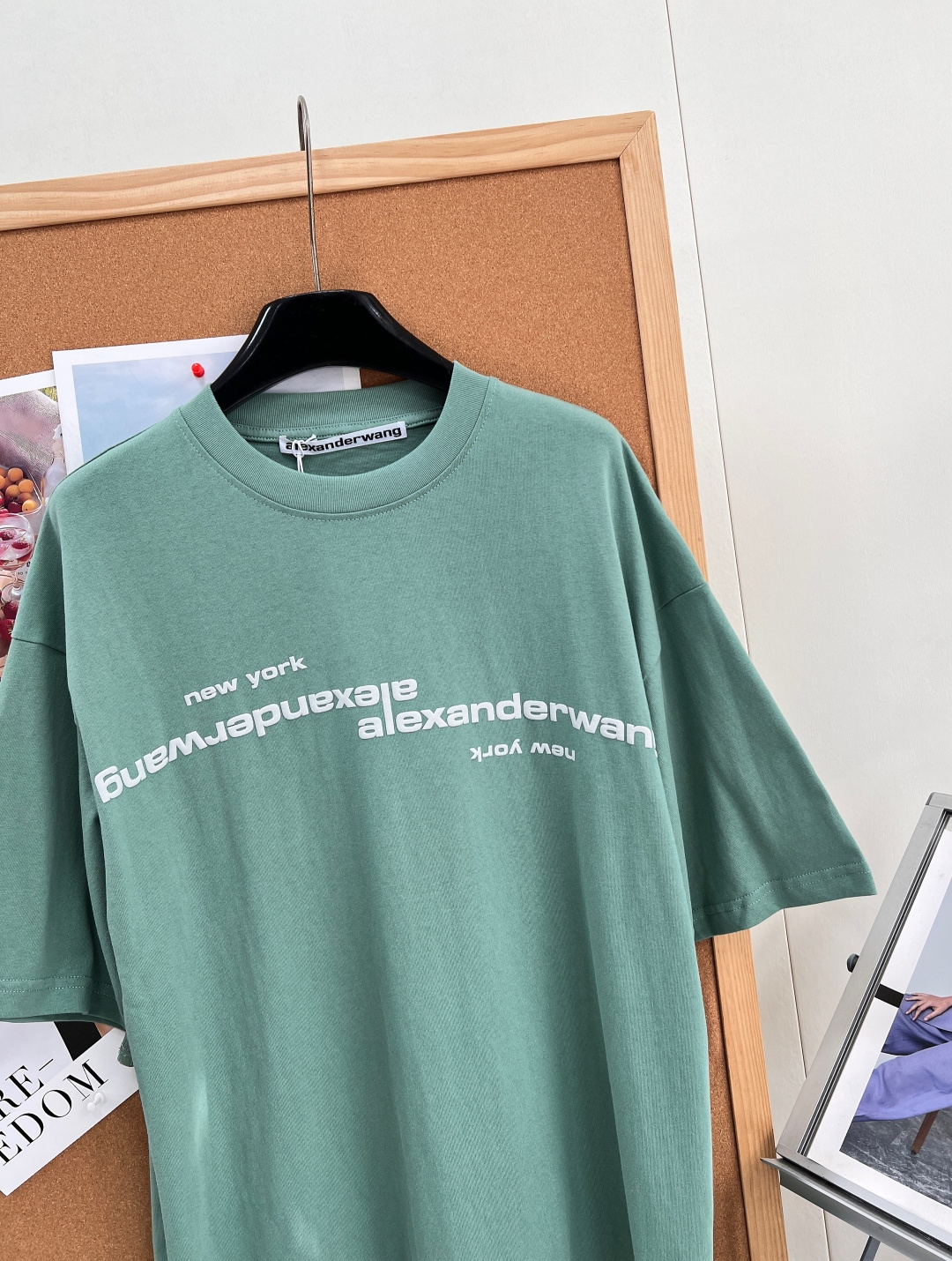 🆕Alexander Wang 2026新款发泡斜字母短袖，全新发泡印花系列，正面斜向倒置品牌标识搭配n