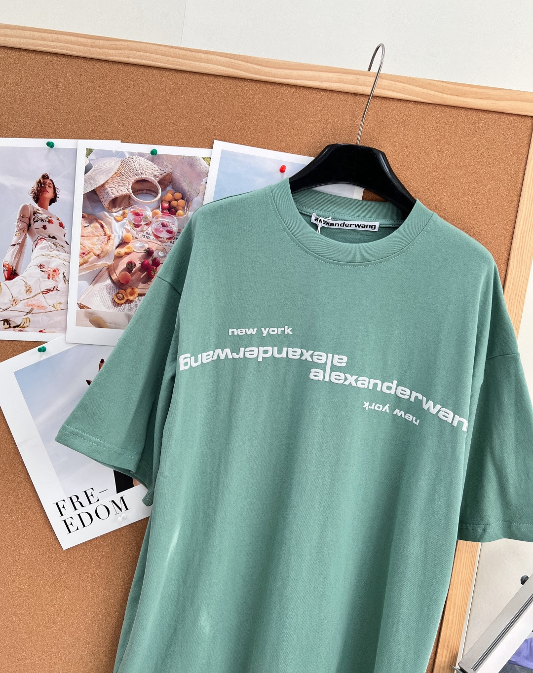🆕Alexander Wang 2026新款发泡斜字母短袖，全新发泡印花系列，正面斜向倒置品牌标识搭配n