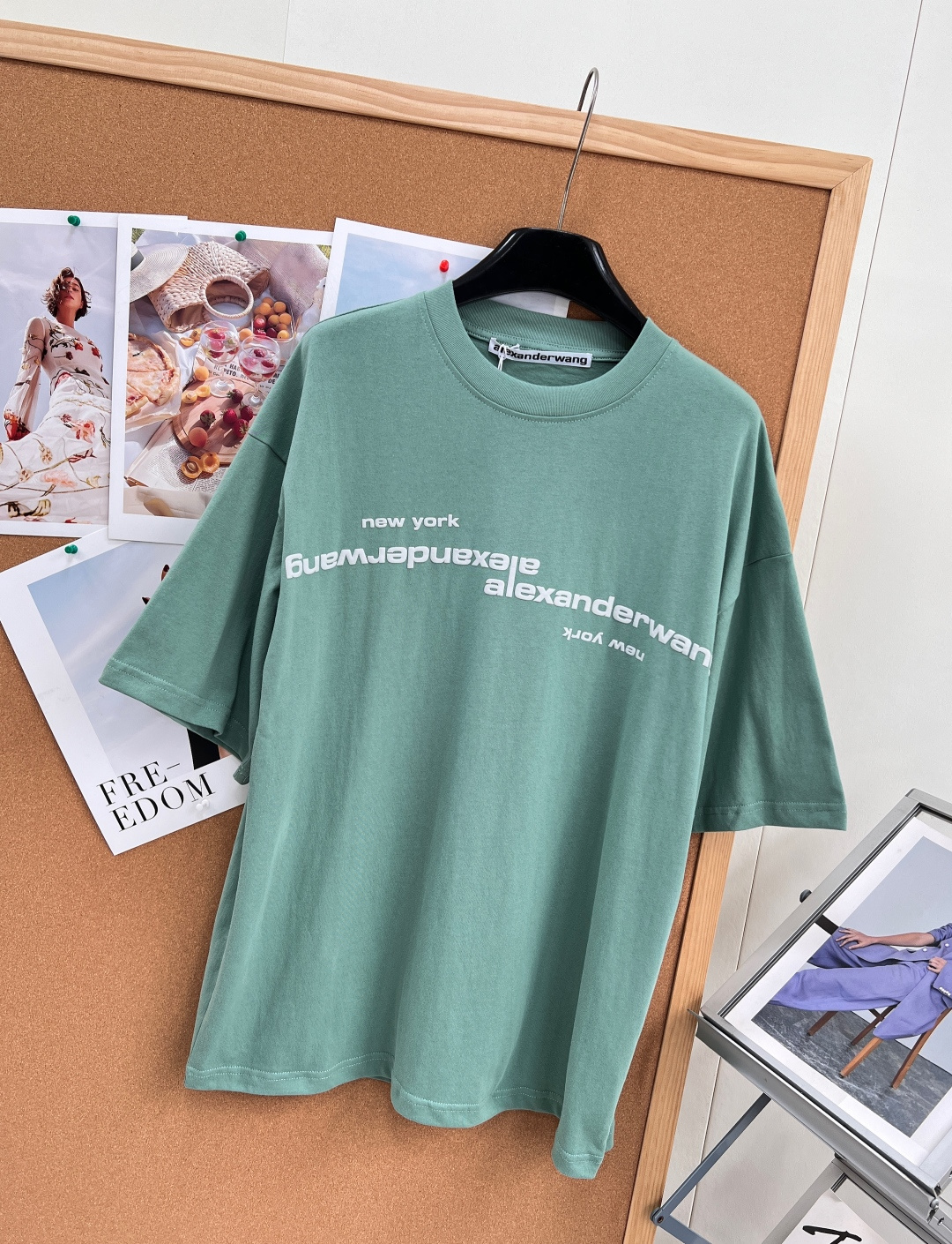 🆕Alexander Wang 2026新款发泡斜字母短袖，全新发泡印花系列，正面斜向倒置品牌标识搭配n