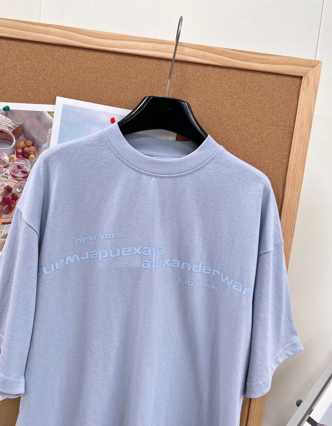 🆕Alexander Wang 2026新款发泡斜字母短袖，全新发泡印花系列，正面斜向倒置品牌标识搭配n