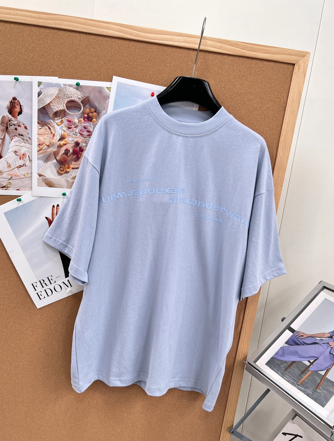 🆕Alexander Wang 2026新款发泡斜字母短袖，全新发泡印花系列，正面斜向倒置品牌标识搭配n
