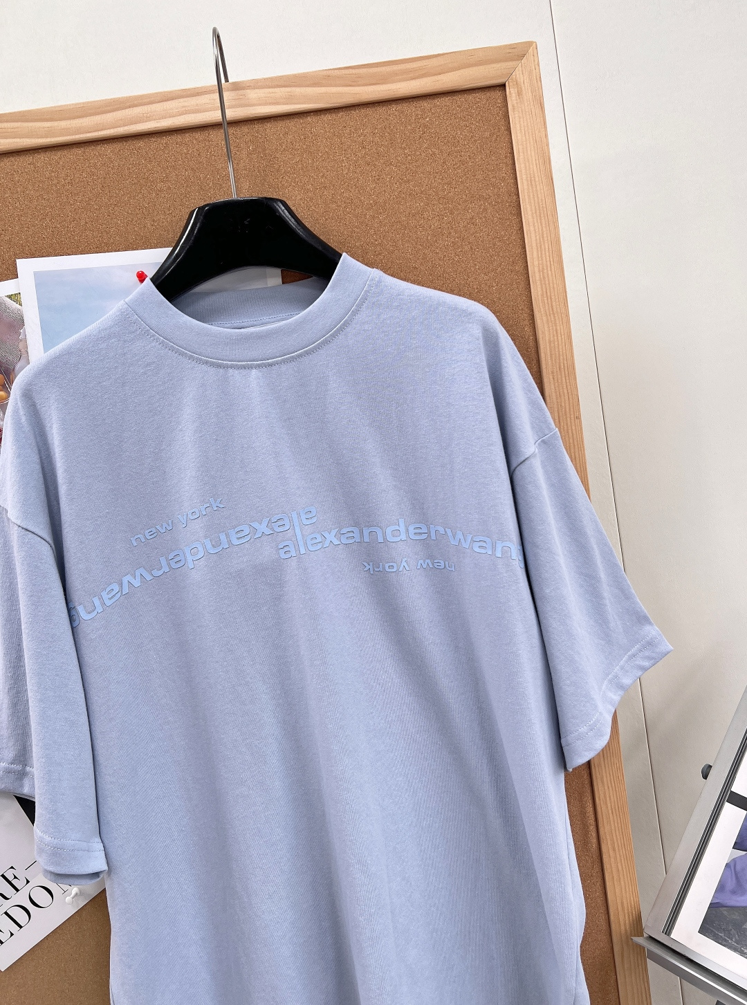 🆕Alexander Wang 2026新款发泡斜字母短袖，全新发泡印花系列，正面斜向倒置品牌标识搭配n