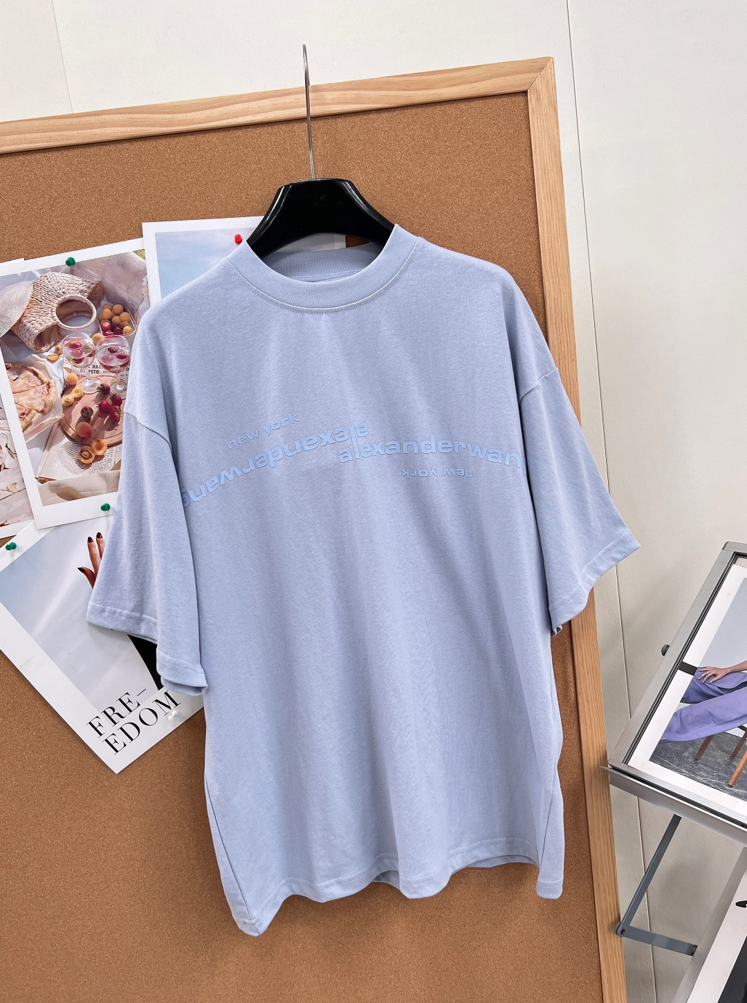 🆕Alexander Wang 2026新款发泡斜字母短袖，全新发泡印花系列，正面斜向倒置品牌标识搭配n