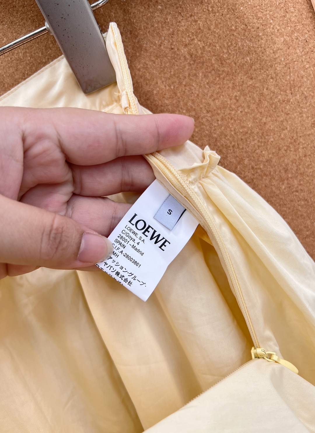 🆕Loewe 2026春夏新款花苞半身裙｜奶油米/藏青双色，自带少女感的蓬蓬花苞裙，夏日氛围感神器✨面料