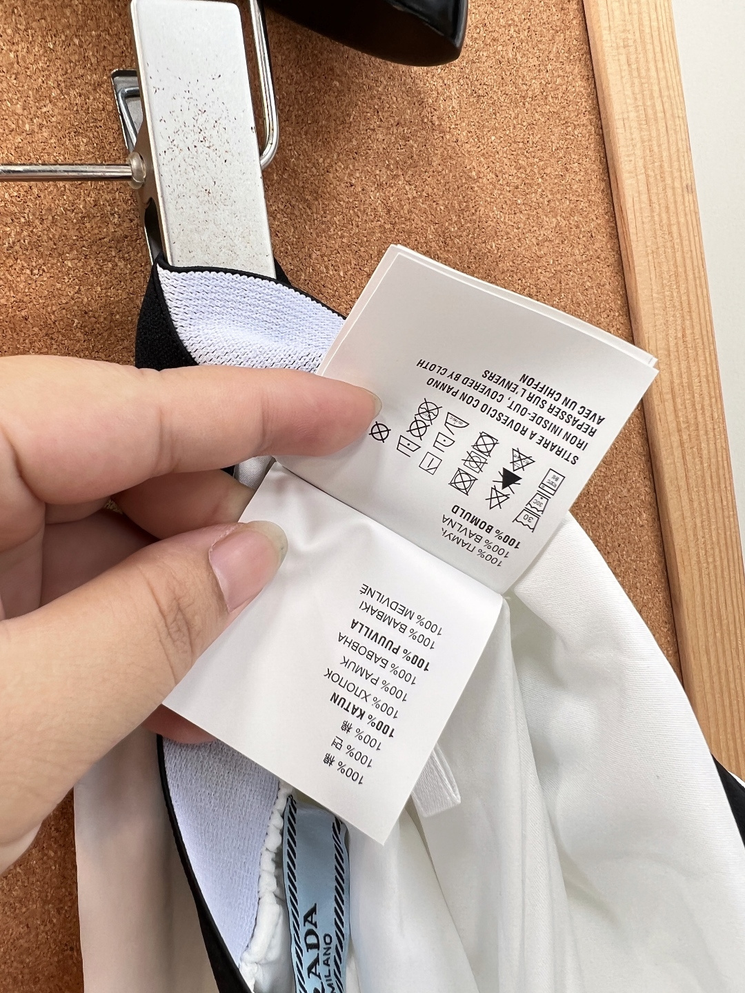🆕Prada 2026春夏蛋糕长裙轻薄面料+层叠设计，裙摆波浪边超有细节感✨。腰部松紧，舒适又显身材，正