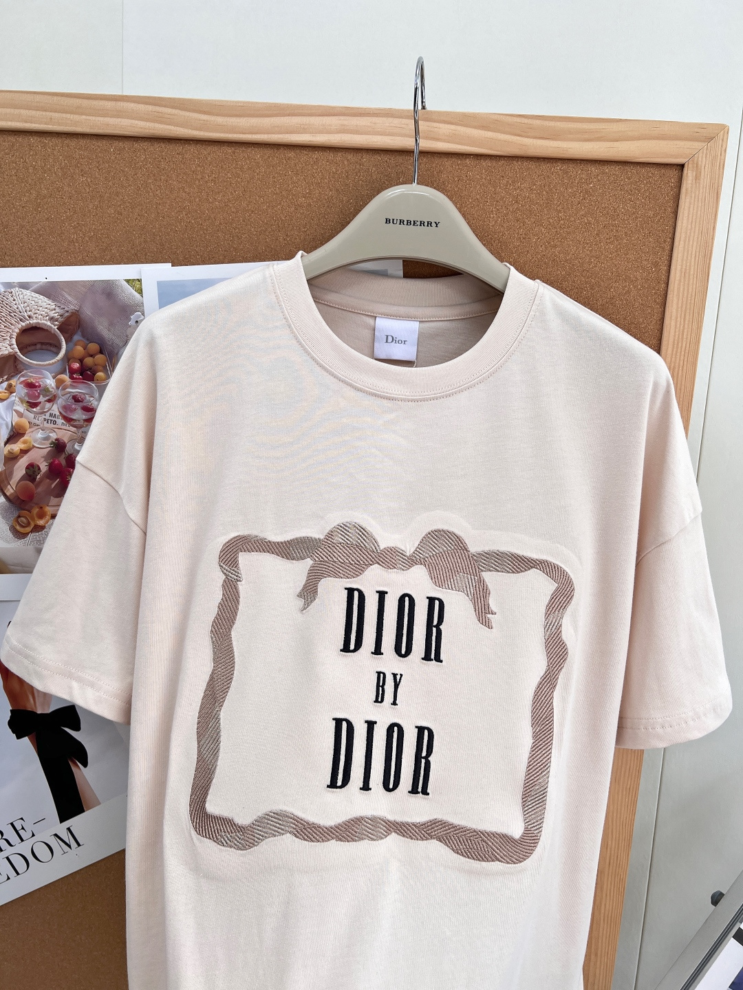 🆕Dior新款蝴蝶结相框刺绣短袖T恤，原版复刻刺绣工艺，辨识度拉满 全程对照专柜YB打版，胸前标志性丝带