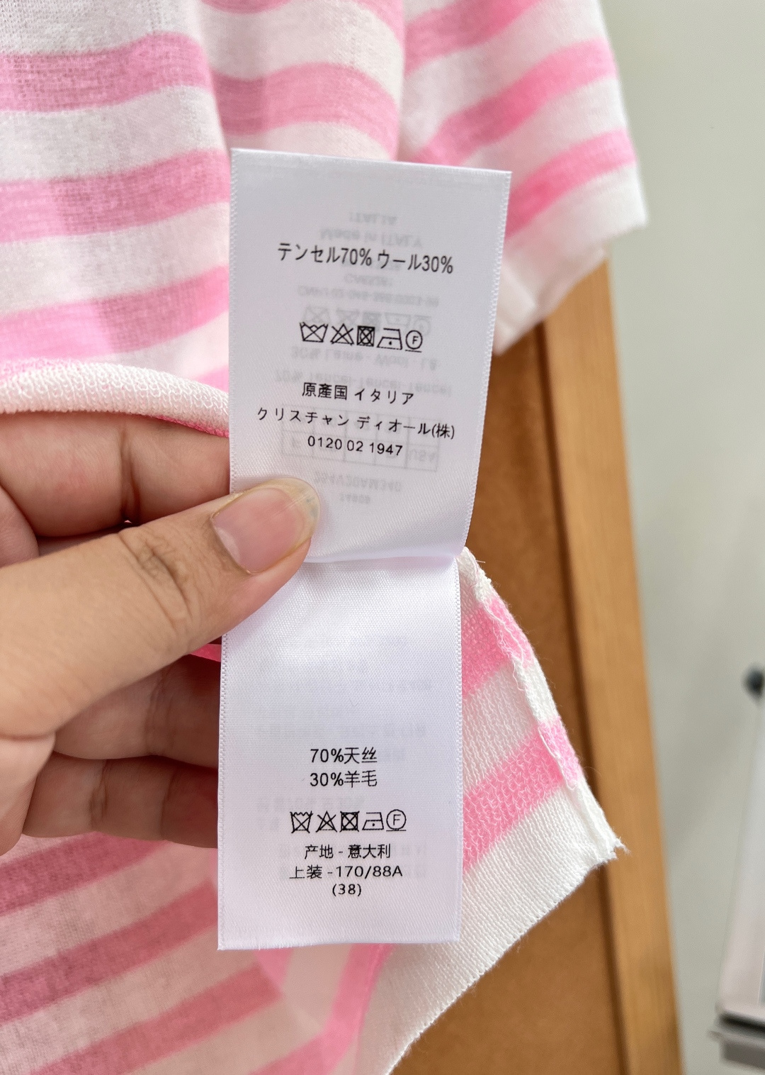 🆕Dior撞色条纹小蜜蜂刺绣针织短袖，经典小蜜蜂刺绣标识，品牌辨识度拉满 胸前精致迷你蜜蜂刺绣，针脚细密