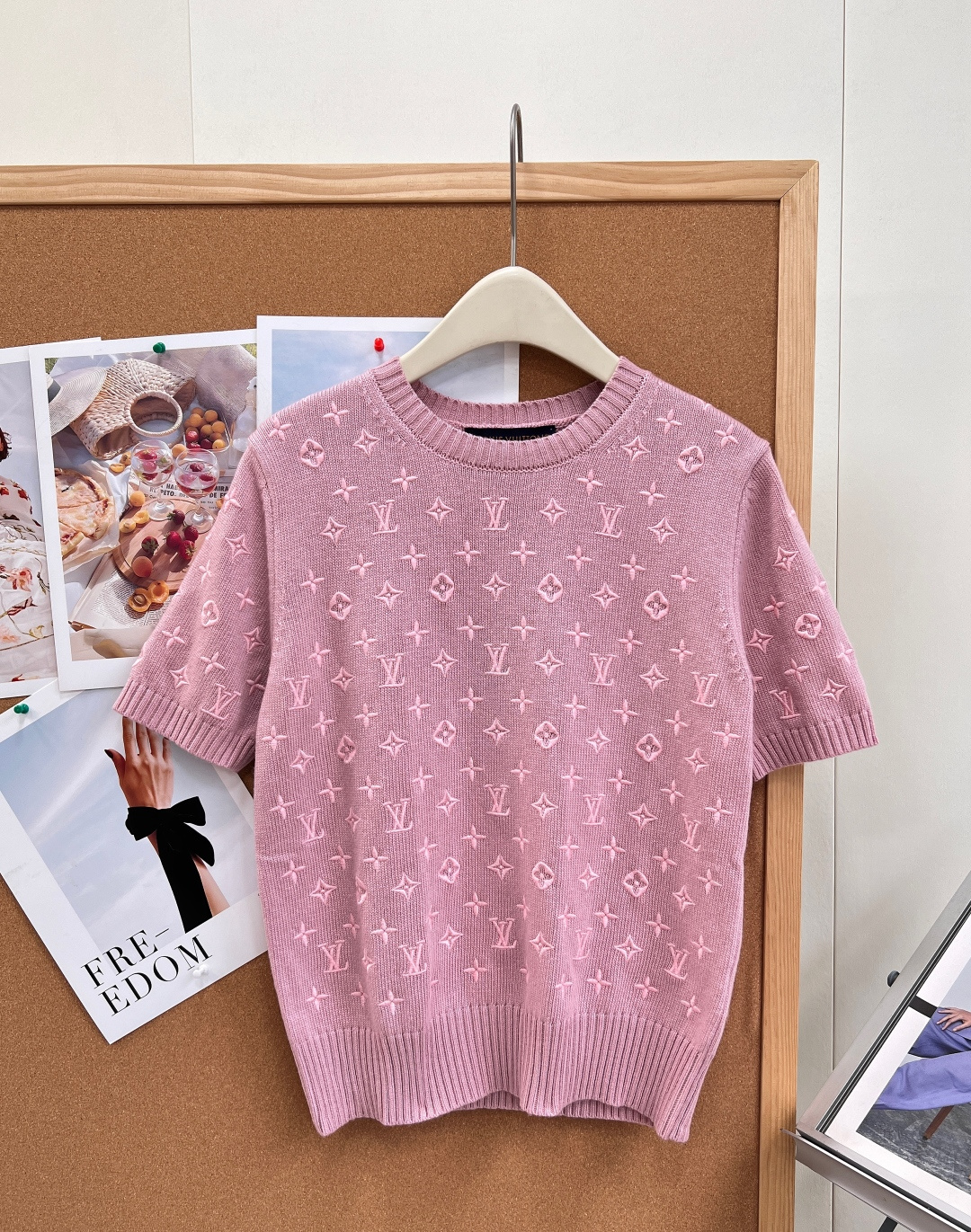 🆕LOUIS VUITTON26春夏新款满印刺绣圆领针织短袖，全身重工同色系老花刺绣，辨识度拉满，严格对