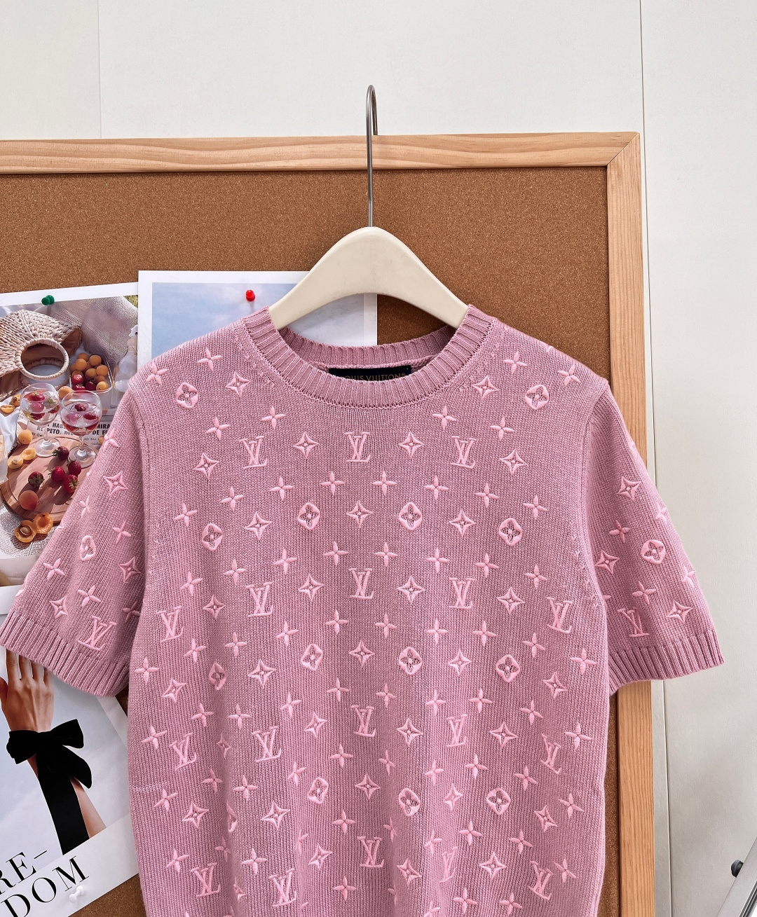 🆕LOUIS VUITTON26春夏新款满印刺绣圆领针织短袖，全身重工同色系老花刺绣，辨识度拉满，严格对