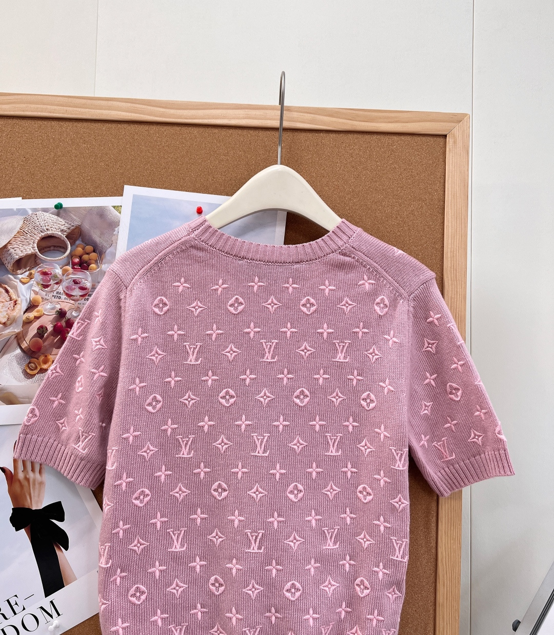 🆕LOUIS VUITTON26春夏新款满印刺绣圆领针织短袖，全身重工同色系老花刺绣，辨识度拉满，严格对