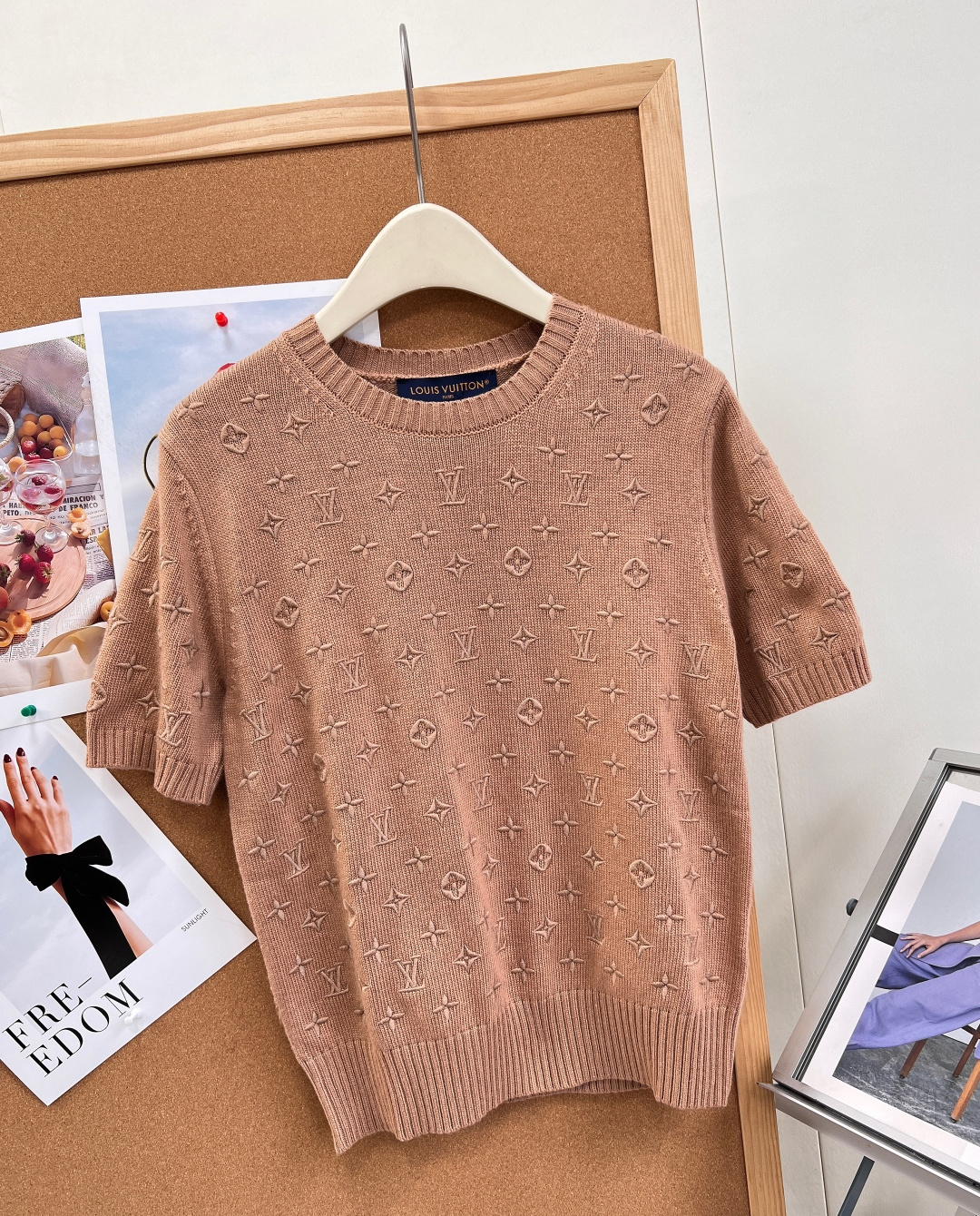 🆕LOUIS VUITTON26春夏新款满印刺绣圆领针织短袖，全身重工同色系老花刺绣，辨识度拉满，严格对