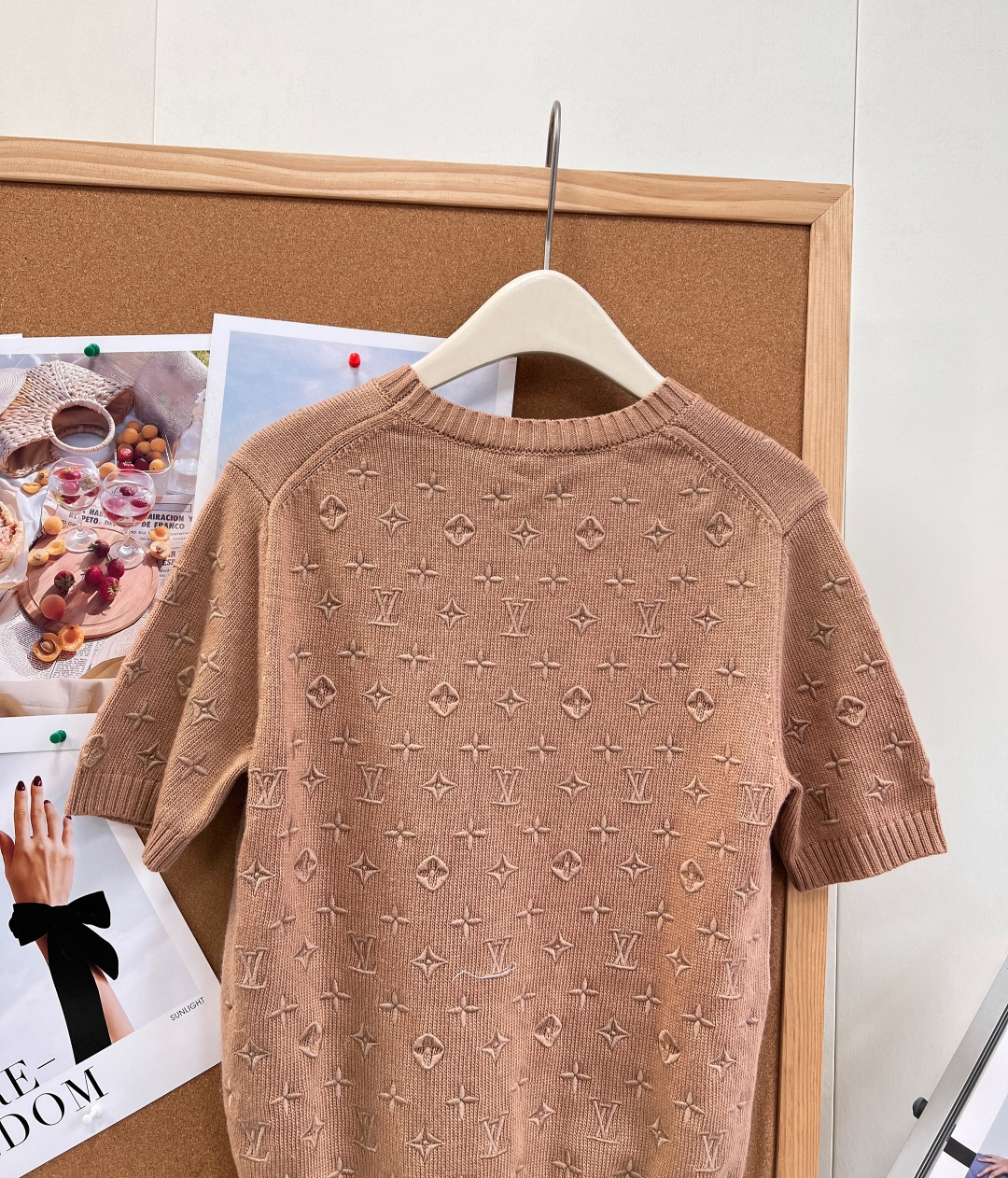 🆕LOUIS VUITTON26春夏新款满印刺绣圆领针织短袖，全身重工同色系老花刺绣，辨识度拉满，严格对