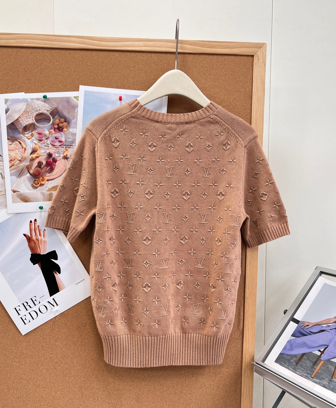 🆕LOUIS VUITTON26春夏新款满印刺绣圆领针织短袖，全身重工同色系老花刺绣，辨识度拉满，严格对