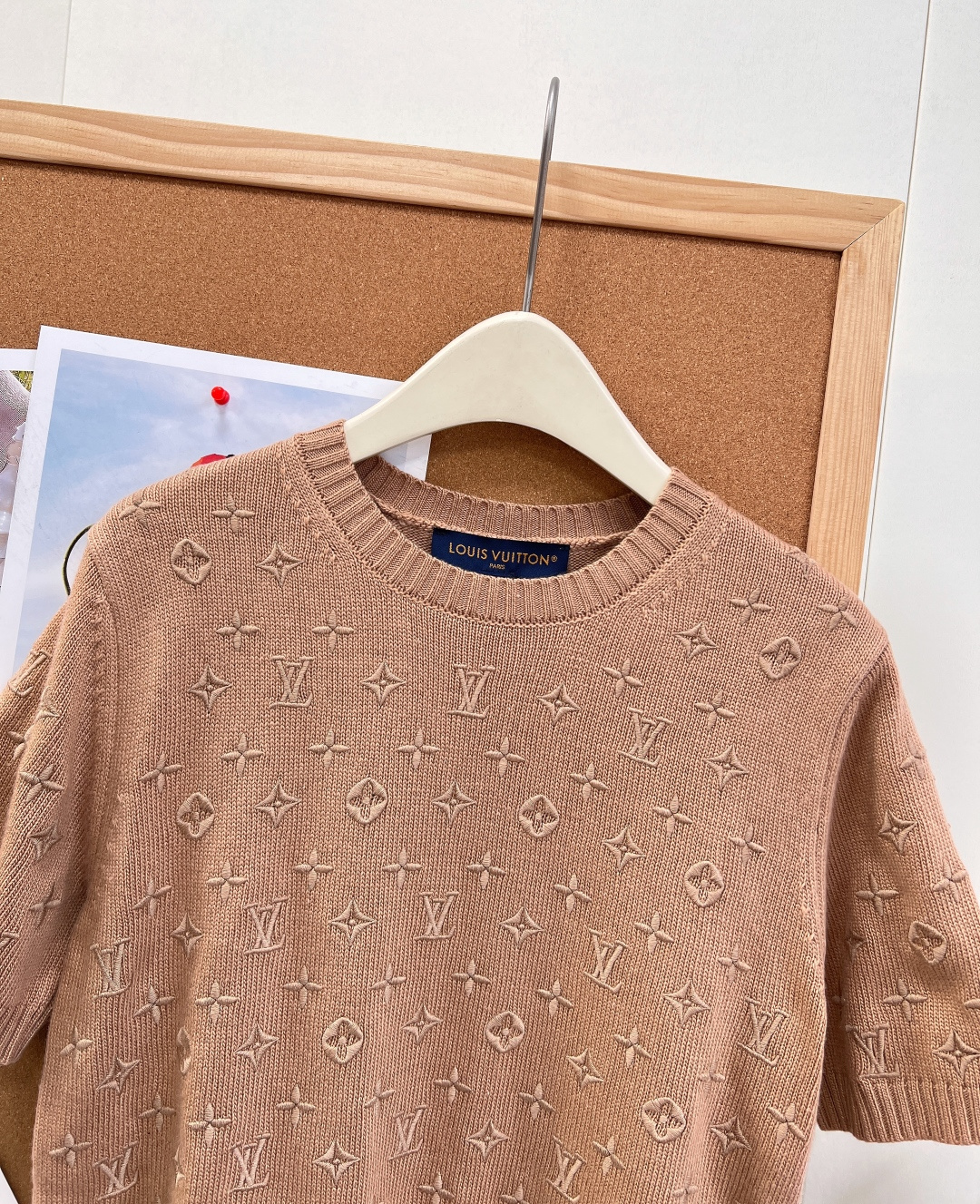🆕LOUIS VUITTON26春夏新款满印刺绣圆领针织短袖，全身重工同色系老花刺绣，辨识度拉满，严格对