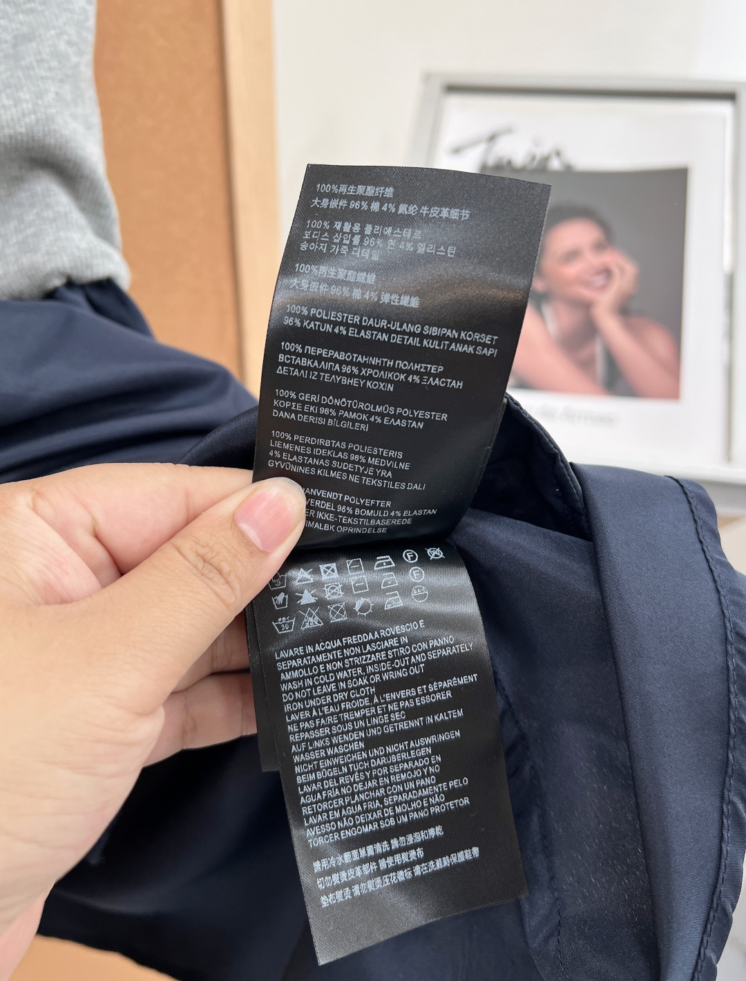 🆕MIU MIU 新款26SS撞色拼接科技织物连帽连衣裙▫️面料甄选定制机能科技织物，透气速干、耐磨抗皱