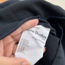 🆕Acne Studios新款叠层荷叶半裙,经典双色区分风格深邃藏青色,酷感十足,搭配黑色上衣气场拉满温 🆕Acne Studios新款叠层荷叶半裙,经典双色区分风格深邃藏青色,酷感十足,搭配黑色上衣气场拉满温