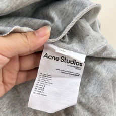 🆕Acne Studios新款叠层荷叶半裙,经典双色区分风格深邃藏青色,酷感十足,搭配黑色上衣气场拉满温 🆕Acne Studios新款叠层荷叶半裙,经典双色区分风格深邃藏青色,酷感十足,搭配黑色上衣气场拉满温