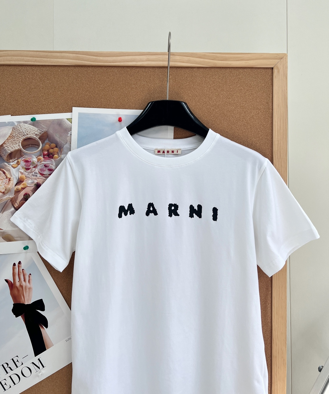 🆕26春夏MARNI经典字母短袖T恤✨辨识度拉满的斑驳做旧LOGO印花，随性又有艺术氛围感甄选高支精梳棉