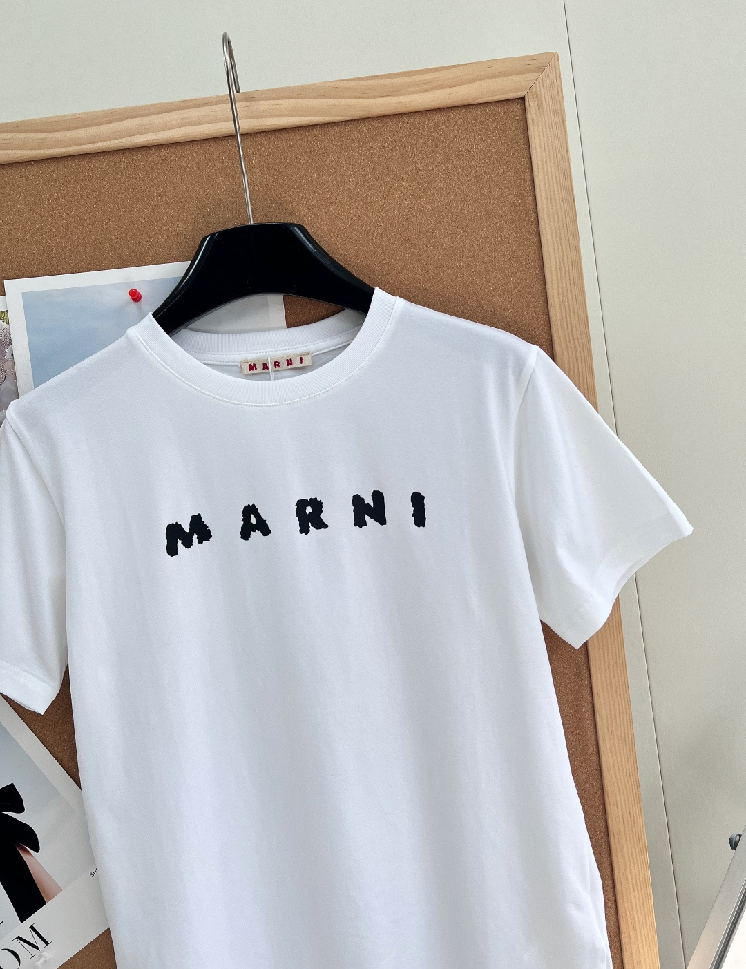 🆕26春夏MARNI经典字母短袖T恤✨辨识度拉满的斑驳做旧LOGO印花，随性又有艺术氛围感甄选高支精梳棉