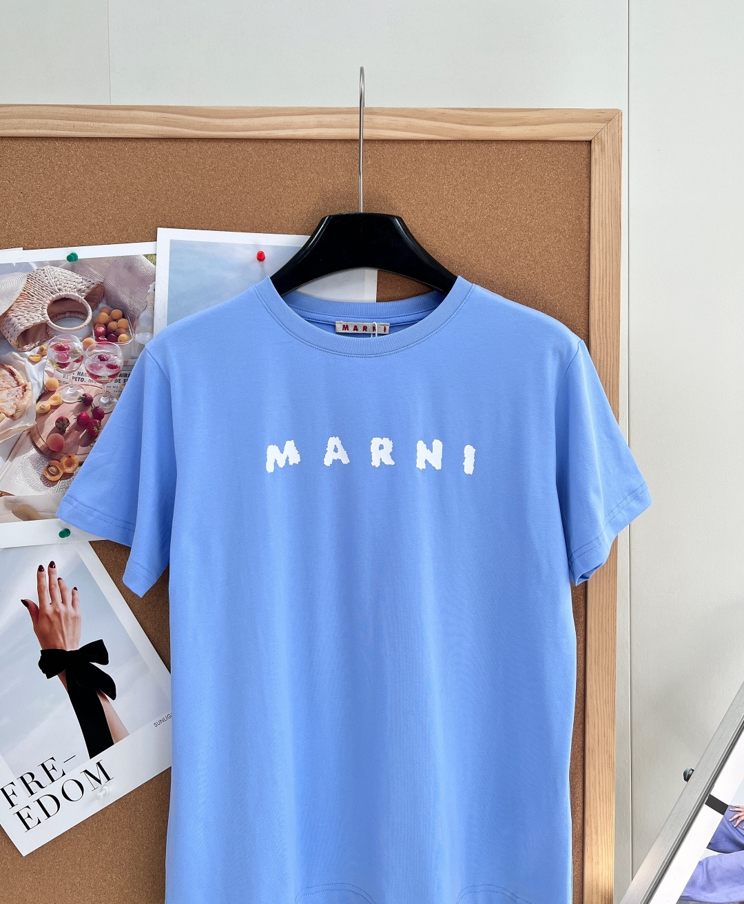 🆕26春夏MARNI经典字母短袖T恤✨辨识度拉满的斑驳做旧LOGO印花，随性又有艺术氛围感甄选高支精梳棉