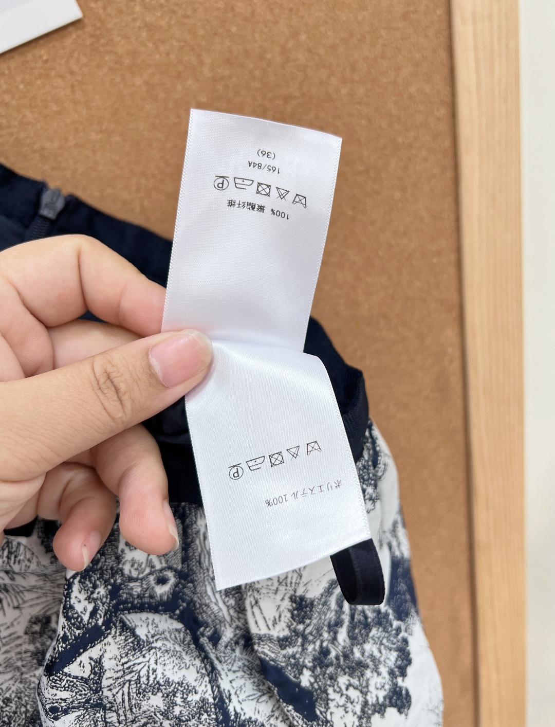 🆕DIOR新款法式丛林素描提花半身短裙｜甜酷氛围感天花板， 自带复古滤镜的丛林动物素描半裙来啦🖤经典黑白