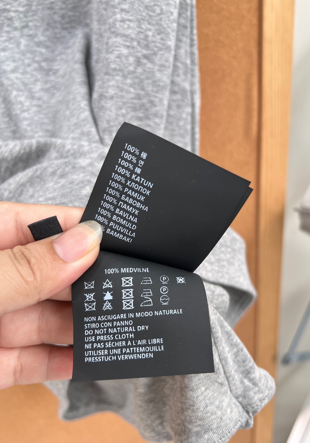 🆕MiuMiu灰调抹胸针织裙｜纯欲修身天花板，极简风抹胸针织连衣裙上线🩶软糯亲肤的高弹针织面料，贴肤零束
